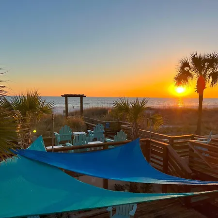 Beachfront Studio - Perfect Location - Free Beach Chairs
